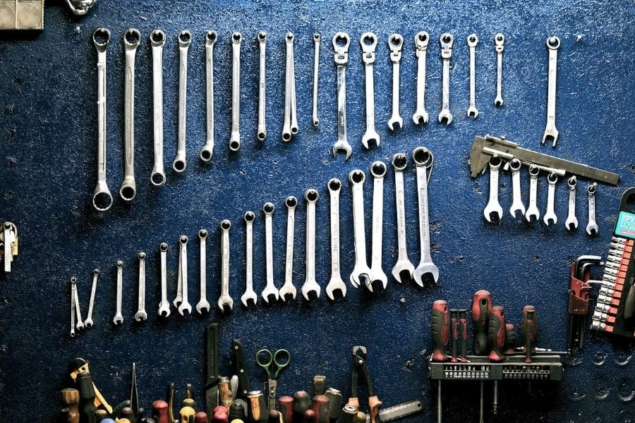 Muy importante la limpieza de las piezas, herramientas y maquinaria del taller