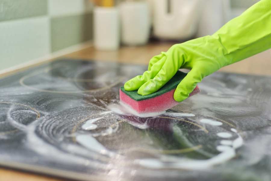 Cómo limpiar la placa de vitrocerámica e inducción de la cocina