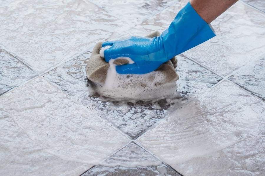 trucos para limpiar las juntas de azulejos y suelos