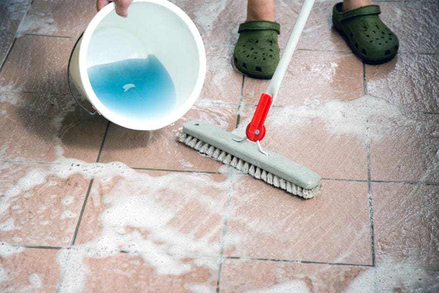 Cómo blanquear las juntas de los azulejos del piso: El truco